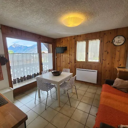 Appartement Avec Balcon Et Parking, A 2 Pas Des Telecabines De - Fr-1-629-74 *